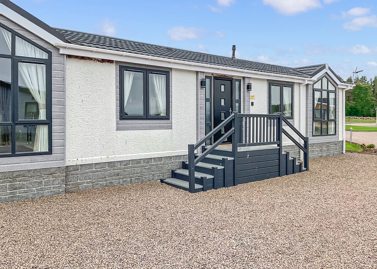 Glamis – 2-bed holiday home with private hot tub