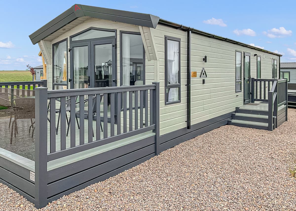 Hatton – 2-bed holiday home with private hot tub